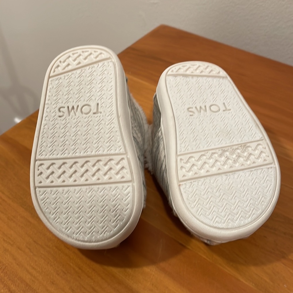 TOMS - Picture 4 of 4